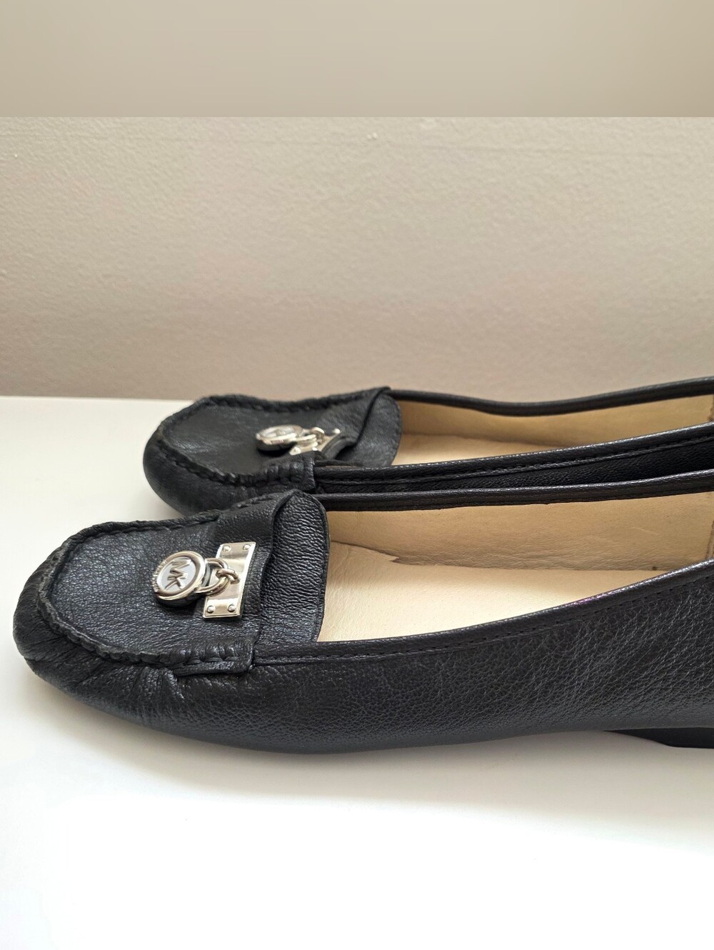 Michael Kors Hamilton leather Loafers black Leather With Silver Lock Size 8.5 - Picture 7 of 7